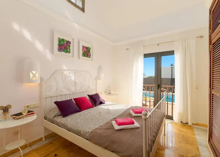 Alhambra By * 普拉亚布兰卡